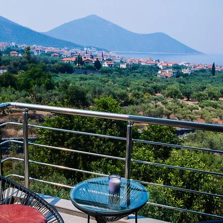 Lägenhet Konatsi Luxury Tirós