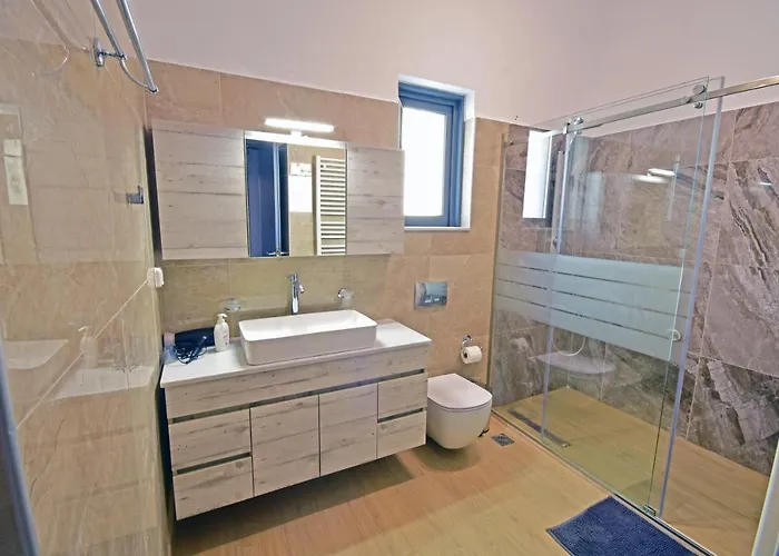 Lägenhet Konatsi Luxury Tirós