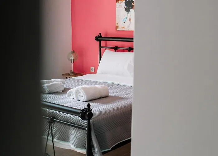 Konatsi Luxury Lägenhet Tirós