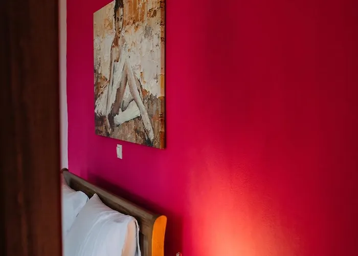 Konatsi Luxury Lägenhet Tirós